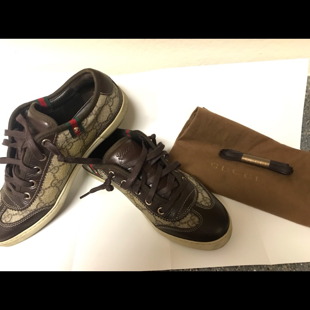 Athletic shoes
